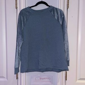 American Eagle Long Sleeve with Velvet sleeves